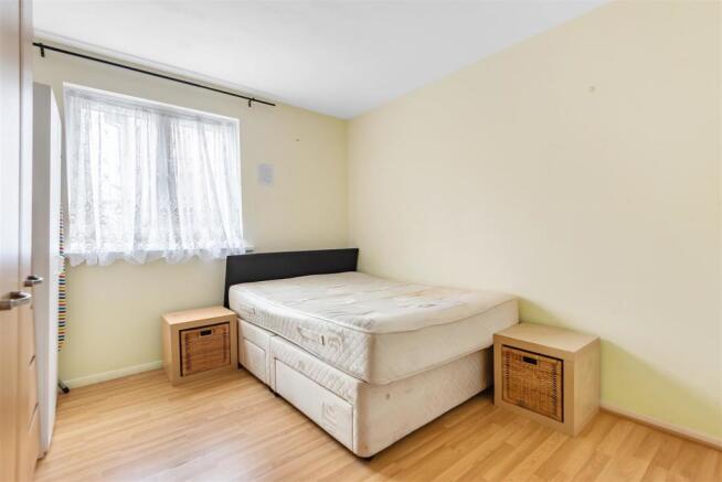 bedroom 1.JPG
