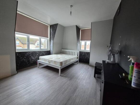 Spacious, Stylish Studio Flat to Rent.