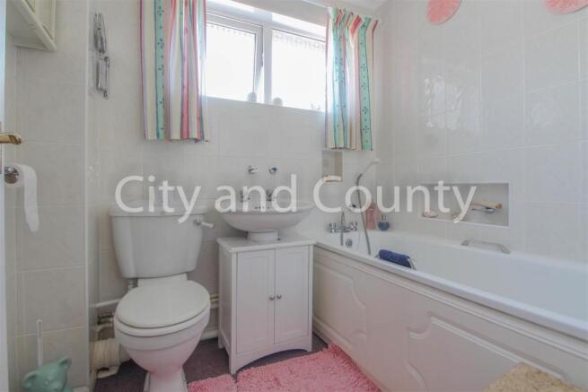 Family Bathroom.jpg
