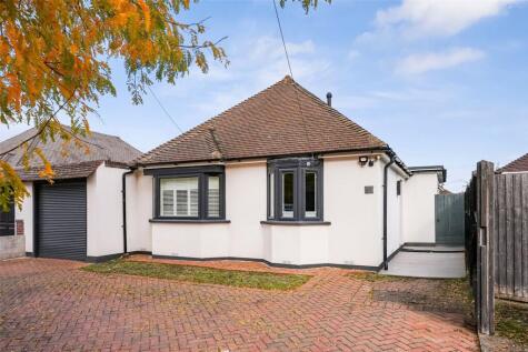 Manor Farm Avenue, Shepperton, TW17