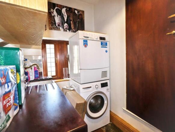 4 bed Detached for sale Image 8