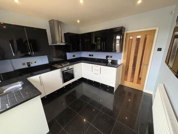 2 bed Semi-Detached Bungalow for sale Image 6