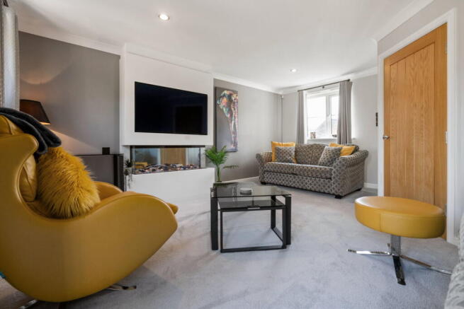 4 bed Detached for sale Image 11