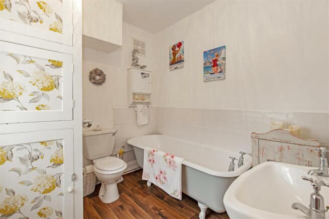 Bedroom 1 En Suite-1.jpg
