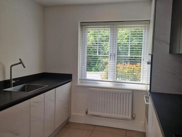 4 bed Detached to rent Image 4
