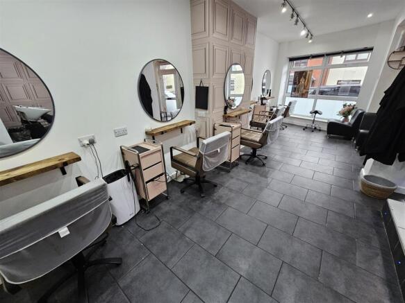 Open Plan Reception & Salon Area