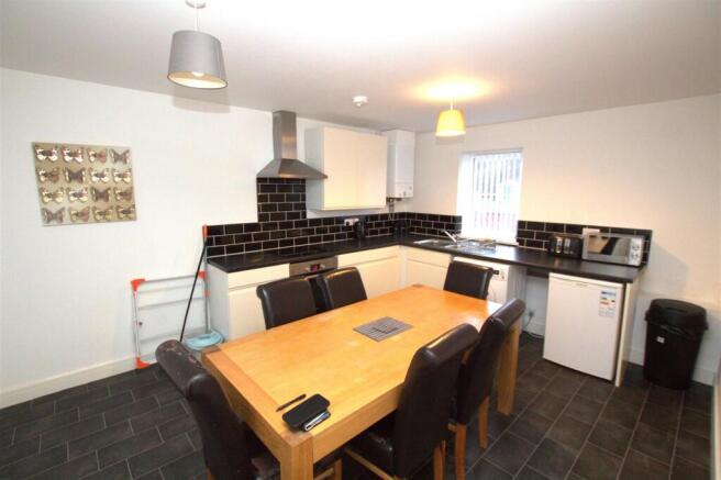 2 bed Apartment to rent Image 7