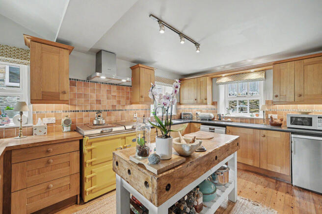 4 bed Detached for sale Image 9