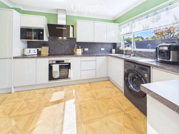 3 bed Detached for sale Image 8