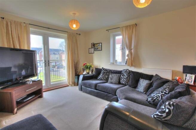 Sitting Room/Kitchen: