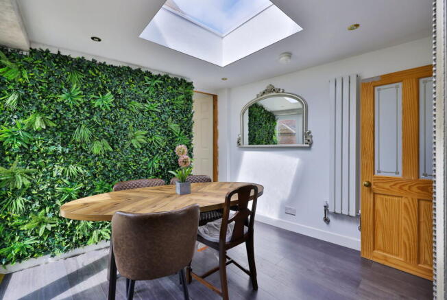 4 bed Detached for sale Image 11
