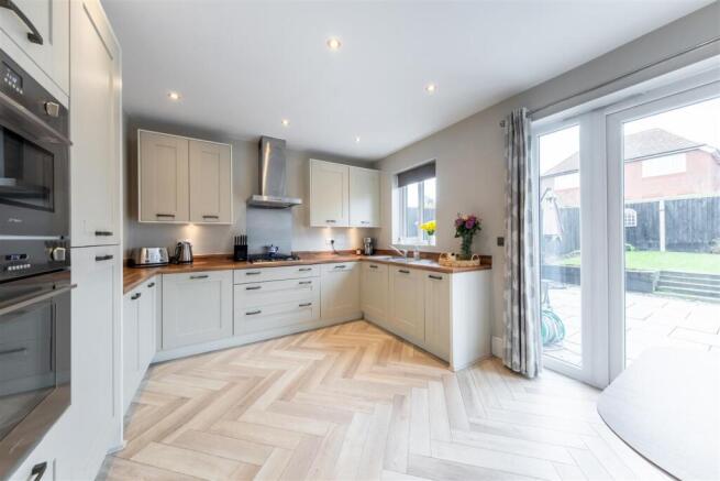 6 Parks Close-001.jpg