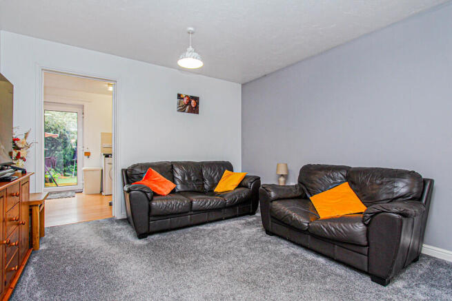 Fernmoor Drive, Irthlingborough photo 4