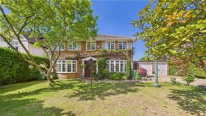 Perran Brae, Ridgeway, Horsell, Woking GU21 4QR