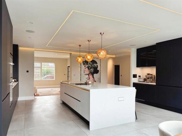 4 bed Detached for sale Image 10