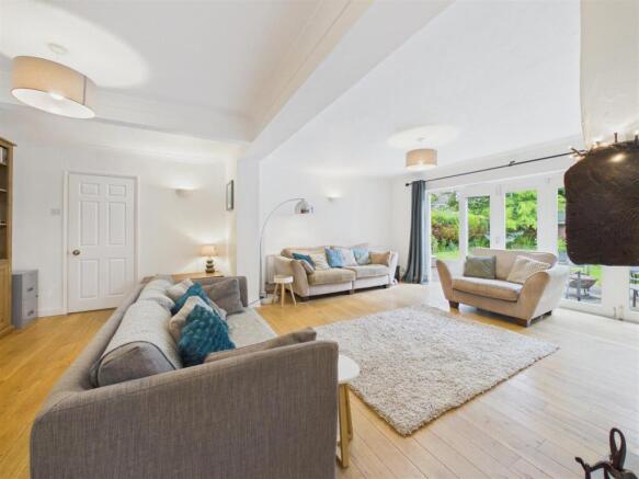 4 bed Detached for sale Image 9