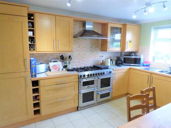 kitchen/Breakfast