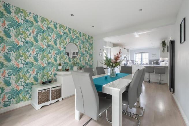 4 bed Detached for sale Image 5