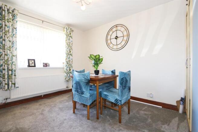 SEPARATE DINING ROOM