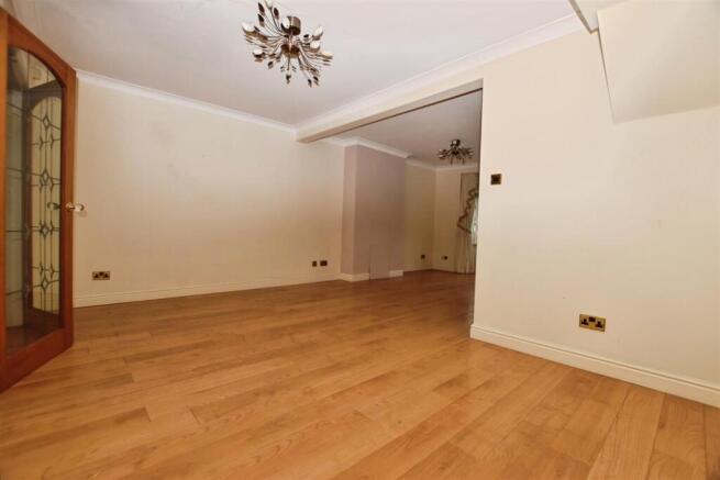 3 bed Terraced for sale Image 4