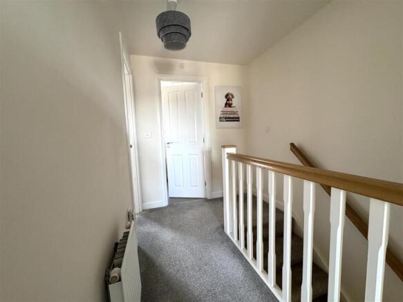 3 bed Town House for sale Image 9