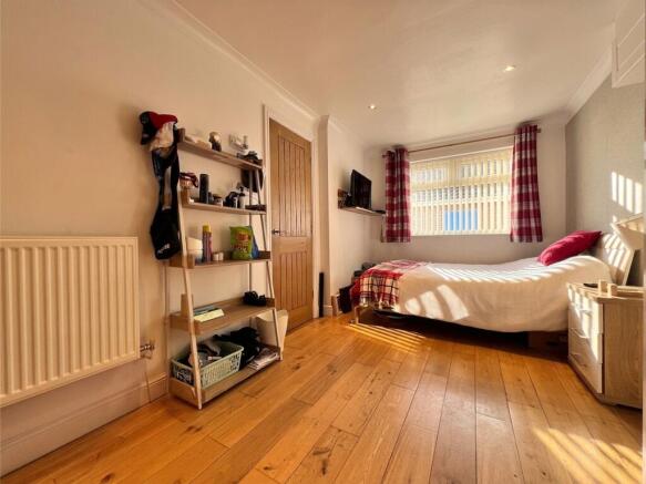 5 bed Detached for sale Image 12