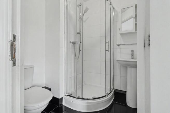 4 bed Town House to rent Image 9