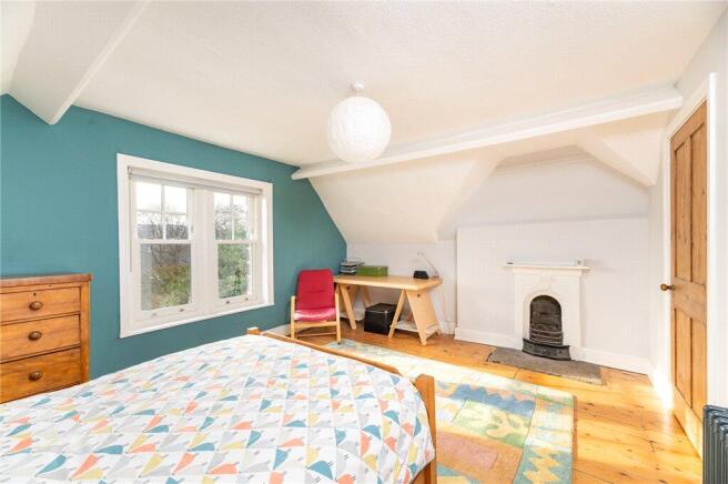 5 bed Detached for sale Image 9