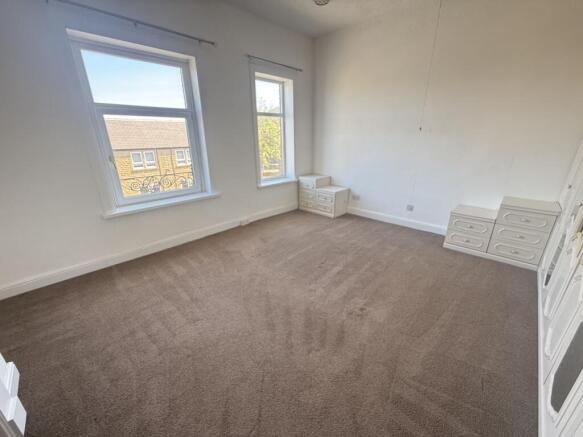 4 bed Terraced to rent Image 5