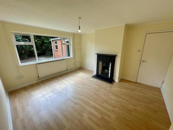 Living Room (1/2)