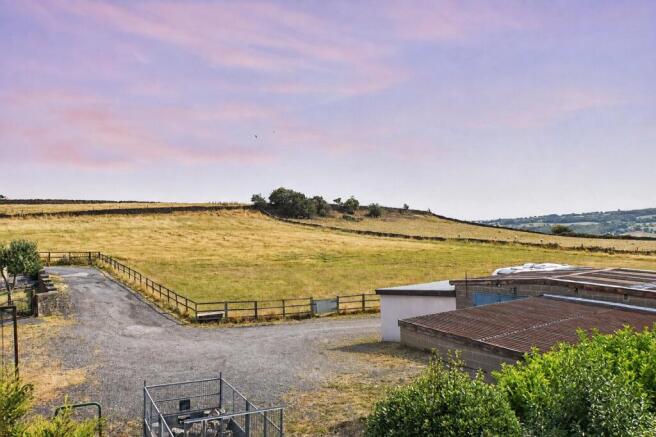3 bed Semi-Detached for sale Image 10