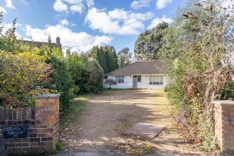 Twinoaks, Cobham, Surrey KT11