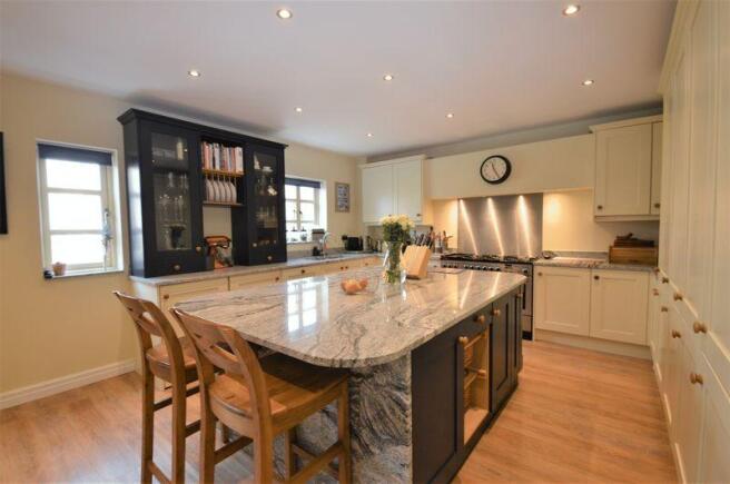 KITCHEN/BREAKF...