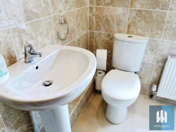 2 bed Terraced to rent Image 4
