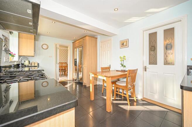 KITCHEN/ BREAKFAST ROOM