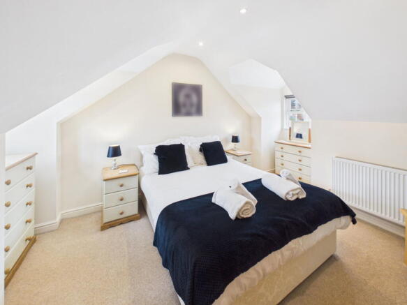 4 bed Town House for sale Image 7