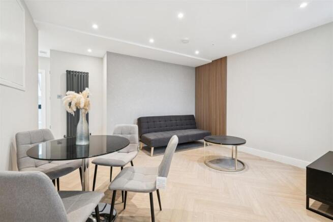 Flat 3 20 Hoyle Road reception 3.jpg