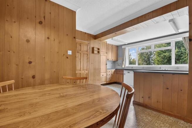 4 bed Detached for sale Image 5
