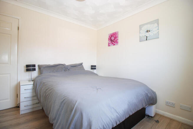 2 bed Semi-Detached Bungalow for sale Image 8