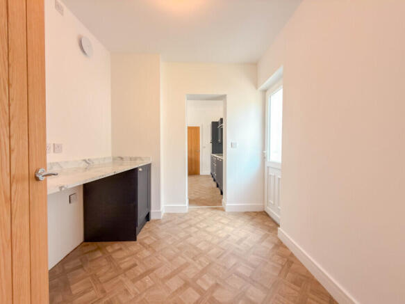 4 bed Semi-Detached for sale Image 9