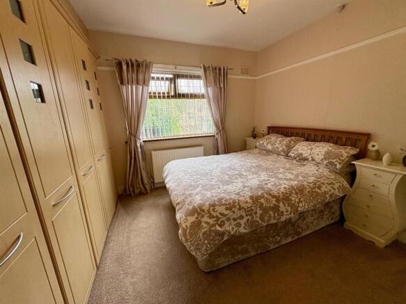 4 bed Semi-Detached for sale Image 8
