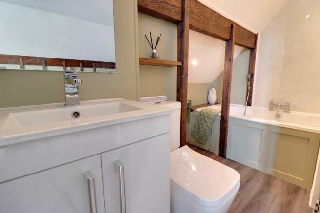 Bed One En-Suite Bath/Shower