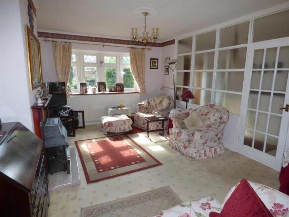 Lounge/Dining Room
