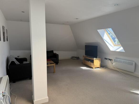 Living room pic 1...