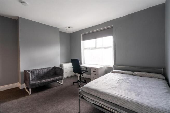 5 bed House to rent Image 6