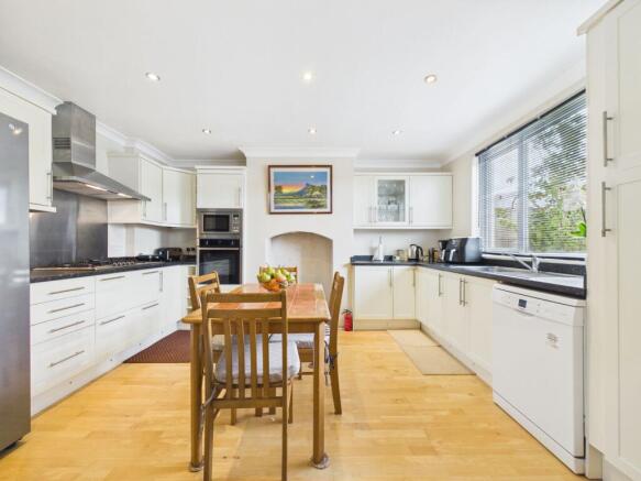 Kitchen/ Dining Room
