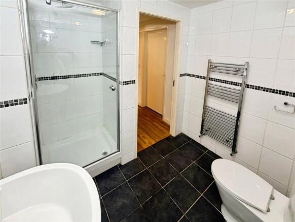 2 bed Flat for sale Image 8
