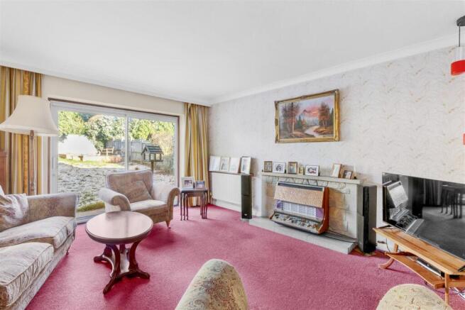 12 Daws Lea, HP11 1QF-8.jpg