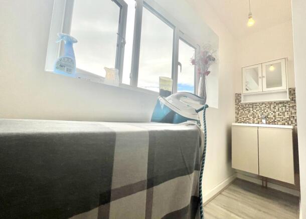 1 bed House Share to rent Image 6