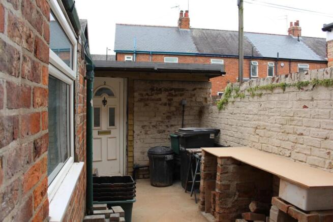 2 bed Terraced to rent Image 8